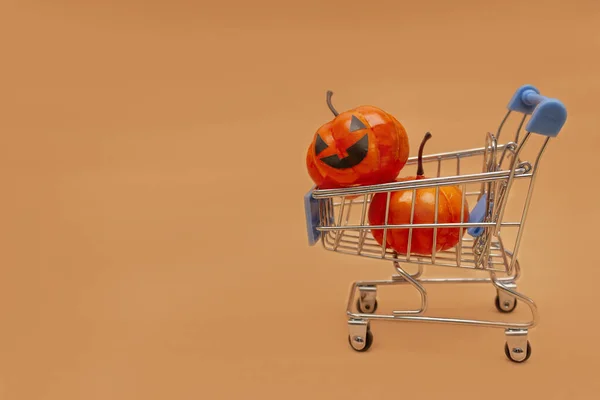 Orange Pumpkins Cart Scattered Pumpkins Beige Background Flat Lei Topic — Stock Photo, Image