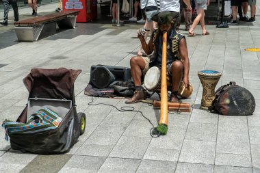 Binalardan ve işyerlerinden eski sanat eserlerine kadar Adelaide şehrinin manzarası