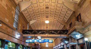 Binalardan ve işyerlerinden eski sanat eserlerine kadar Adelaide şehrinin manzarası