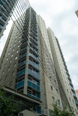 Binalardan ve işyerlerinden eski sanat eserlerine kadar Adelaide şehrinin manzarası