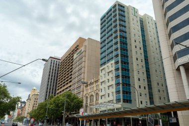 Binalardan ve işyerlerinden eski sanat eserlerine kadar Adelaide şehrinin manzarası