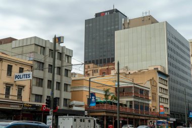 Binalardan ve işyerlerinden eski sanat eserlerine kadar Adelaide şehrinin manzarası