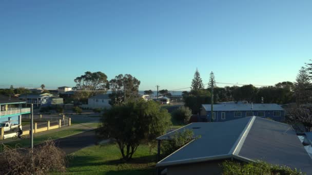 Uma Coleção Casas Projetadas Forma Diferente Dentro Subúrbio Dentro Mandurah — Vídeo de Stock