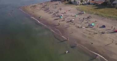Güneşli bir günde Rocha, Uruguay 'da La Paloma kasabasının hava manzarası.