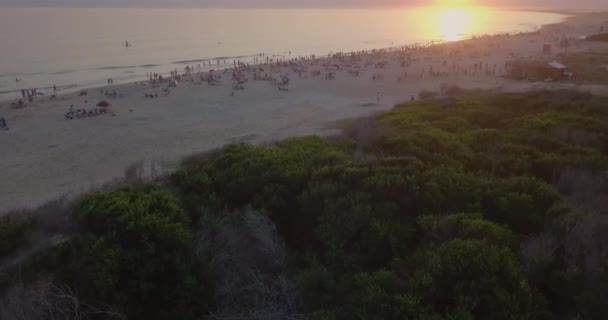 Vista Aerea Della Spiaggia Affollata Tramonto Dietro Mare Paloma Rocha — Video Stock