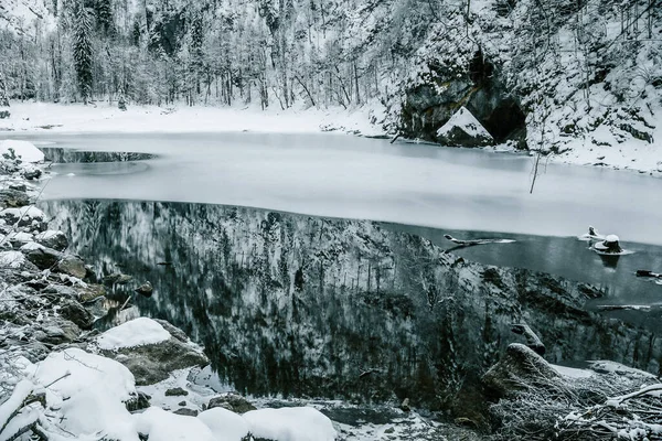 奥地利阿尔卑斯山冬季新年 托普里兹湖 卡姆梅西 — 图库照片