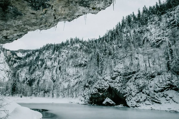 奥地利阿尔卑斯山冬季新年 托普里兹湖 卡姆梅西 图库图片