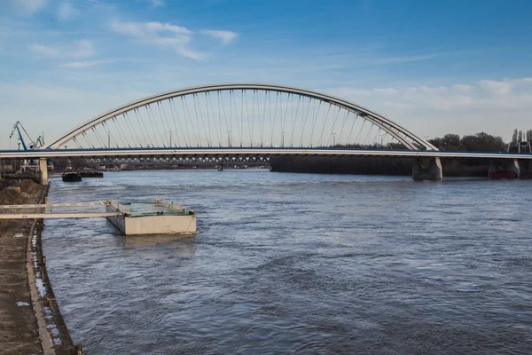 Puente Apolo en Bratislava, Eslovaquia — Foto de Stock