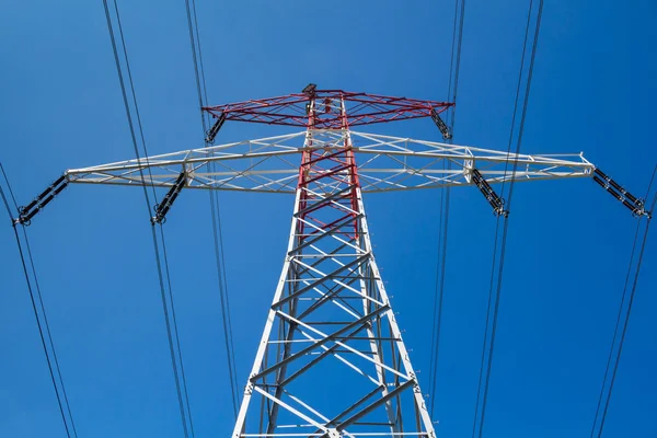 Elektrik Kulesi ve mavi gökyüzü