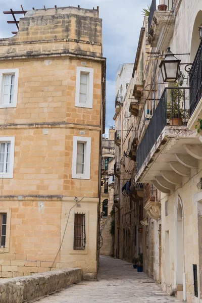 Smalle straat van Senglea, eiland van Malta — Stockfoto