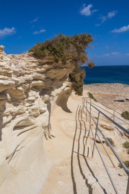 Deniz kenarı, Adası Malta kayalar