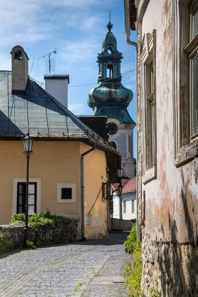 Street with a church, Banska Stiavnica, Slovakia — Stock Photo, Image