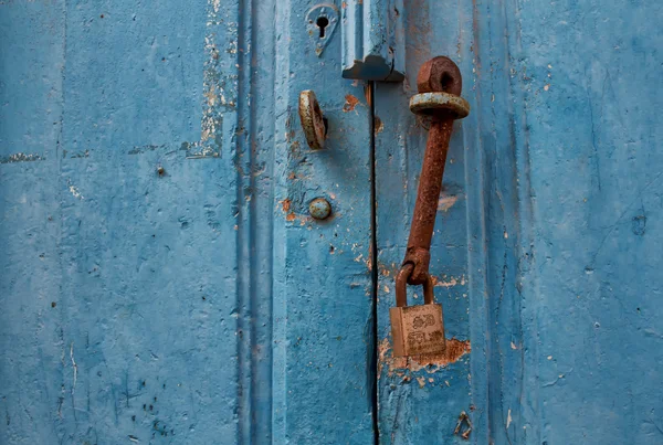 Puerta azul y cerradura —  Fotos de Stock