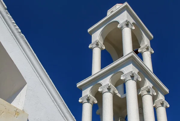 Kontrast belfry, Grekland — Stockfoto