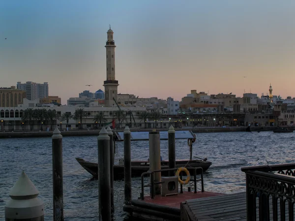 'S avonds op de Dubai Creek — Stockfoto