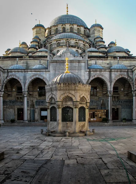 New Mosque Courtyard, Istanbul — Stock Photo, Image