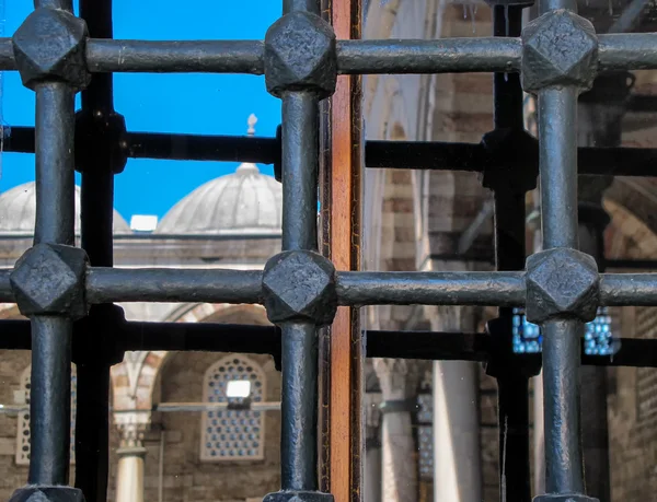 Window and Reflection of the Mosque — Stock Photo, Image