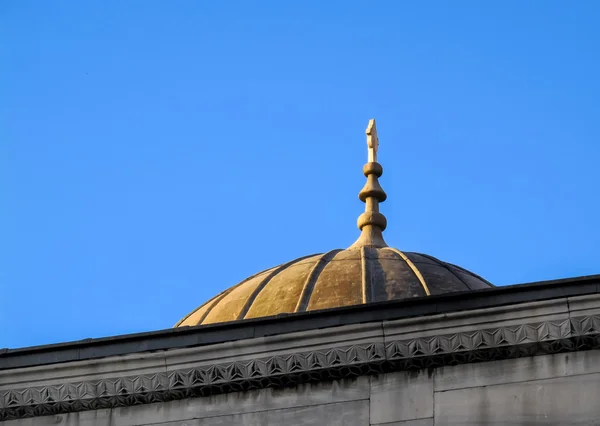Dôme de la mosquée à l'heure d'or — Photo