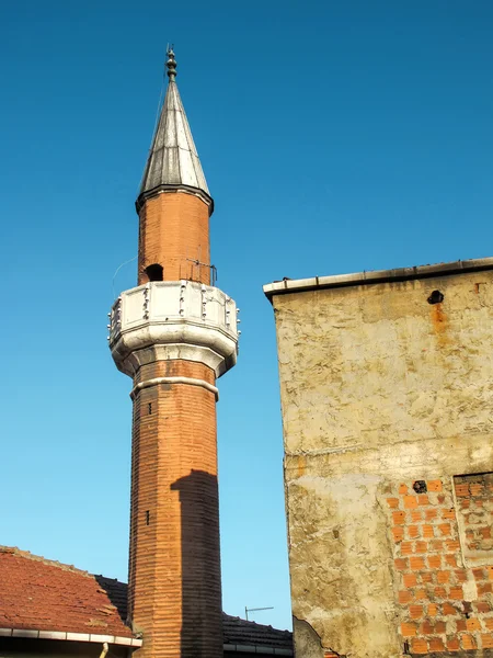 Minaret and a Building, Istanbul — Stock Photo, Image