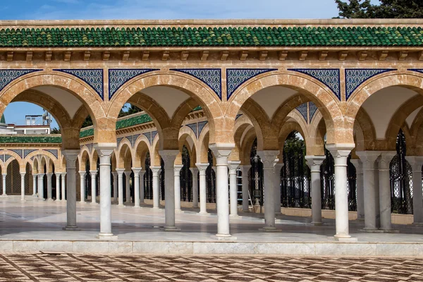 Colonnade op Mausoleum in Monastir, Tunesië — Stockfoto