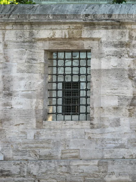 Zaun mit Fenster an Süleymaniye Moschee, Istanbul — Stockfoto