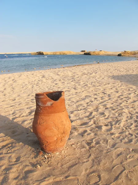 Côte de la mer Rouge avec Amphora — Photo