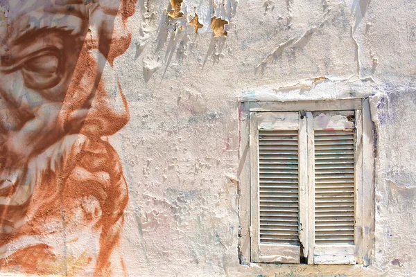 Yaşlı adam grafiti pencere duvar üzerinde