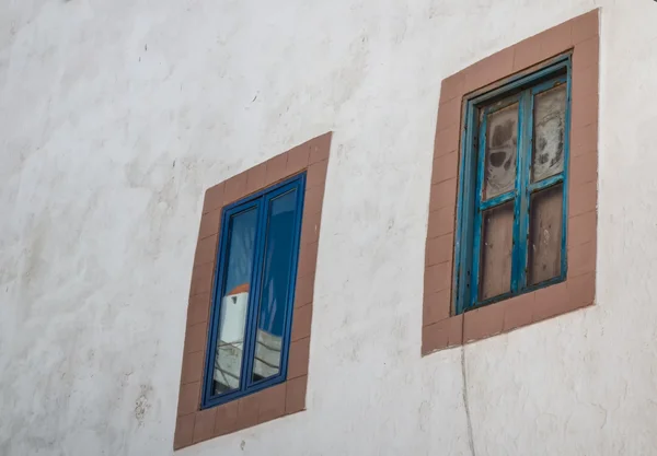 Zwei traditionelle Fenster, Marokko — Stockfoto