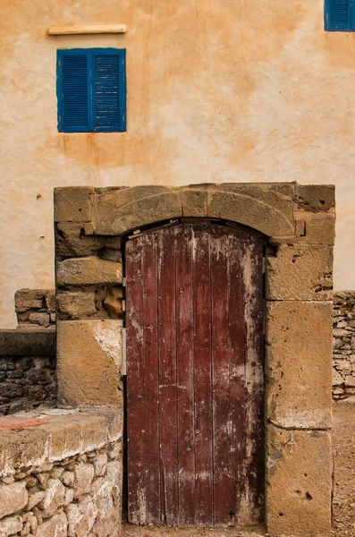 Old gate and windows with blue shutters, Morocco — Stock Photo, Image