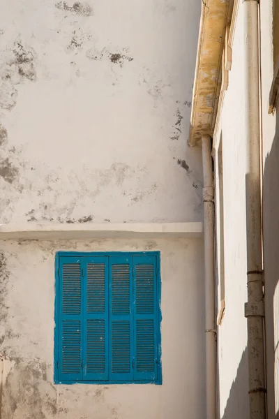 Blaues Fenster in der Ecke, Marokko — Stockfoto