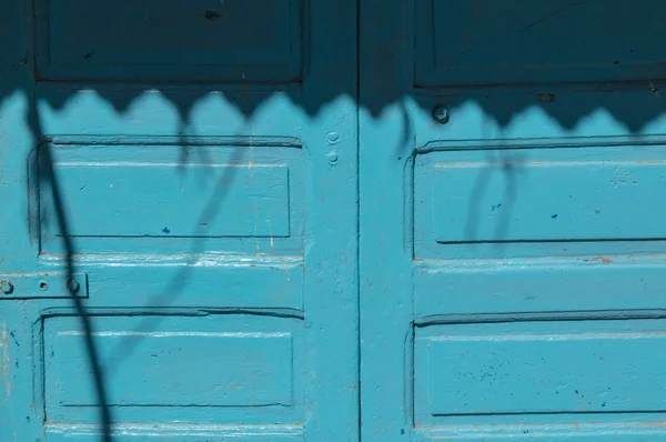 Detalhe de um portão de madeira azul — Fotografia de Stock