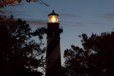 Akşamları deniz feneri