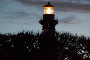 Akşamları deniz feneri