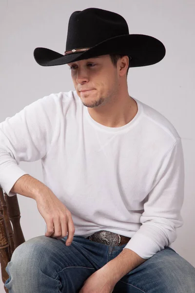 Cowboy Feliz Sentado Com Sorriso — Fotografia de Stock