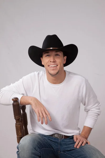 Cowboy Feliz Sentado Com Sorriso — Fotografia de Stock