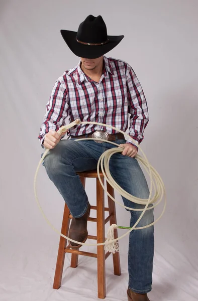 Kovboy kementle dinleniyor.