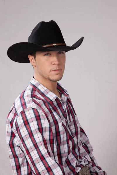 Figyelmes Fiatal Cowboy Kockás Ingben — Stock Fotó