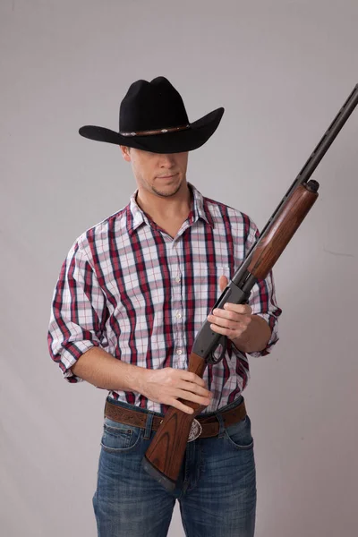 Cowboy Pensieroso Con Fucile Mano — Foto Stock