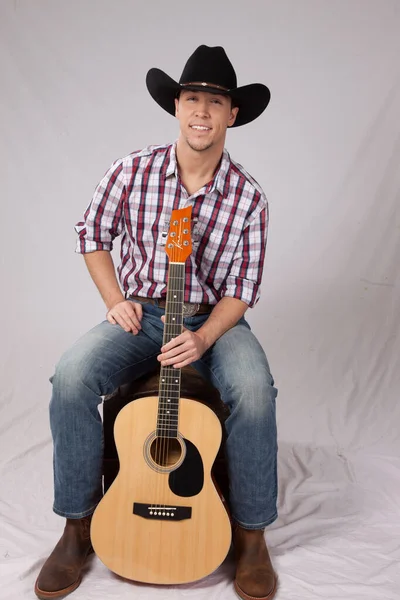 Cowboy Smile Holding Guitar —  Fotos de Stock