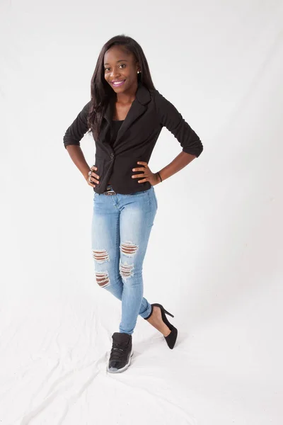 Mujer Negra Feliz Con Las Manos Las Caderas —  Fotos de Stock