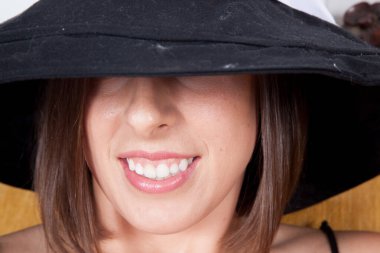 Şapkalı güzel kadın.