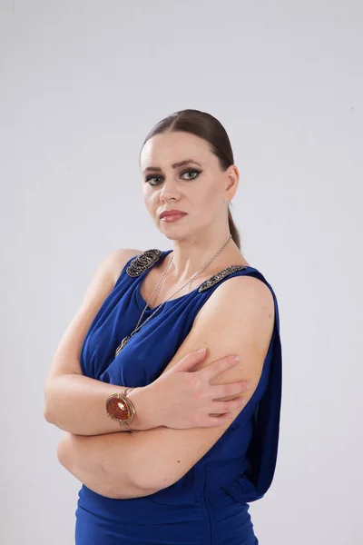 Кавказька Жінка Блакитній Сукні — стокове фото