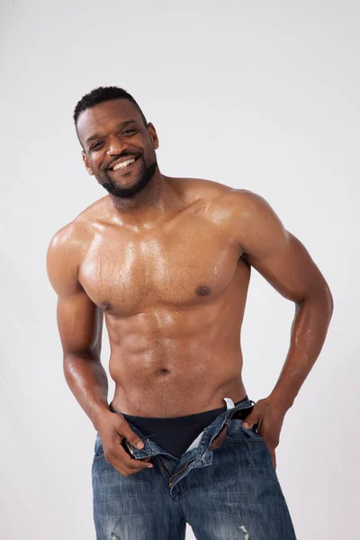 Hombre Negro Feliz Con Pecho Desnudo —  Fotos de Stock