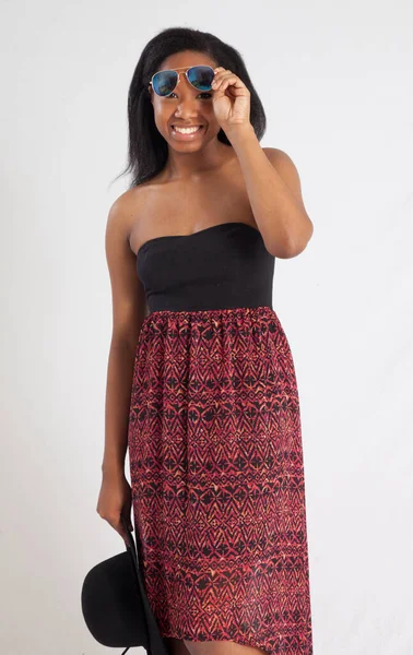 Mujer Negra Feliz Con Una Gran Sonrisa —  Fotos de Stock