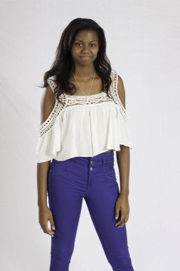 Gülümseyen Mutlu Siyah Kadın