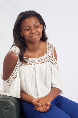 Gülümseyen Mutlu Siyah Kadın