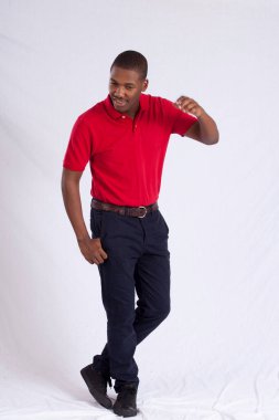 Dans eden mutlu siyah adam