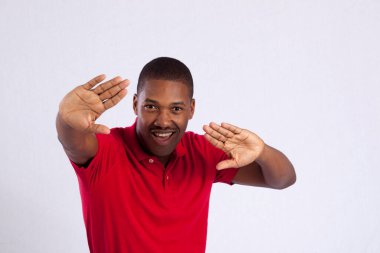 Dans eden mutlu siyah adam