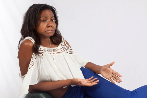 Pensativa Mujer Negra Sentada —  Fotos de Stock