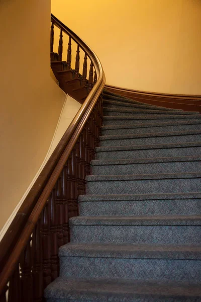 Beltéri Lépcsők Felfelé — Stock Fotó